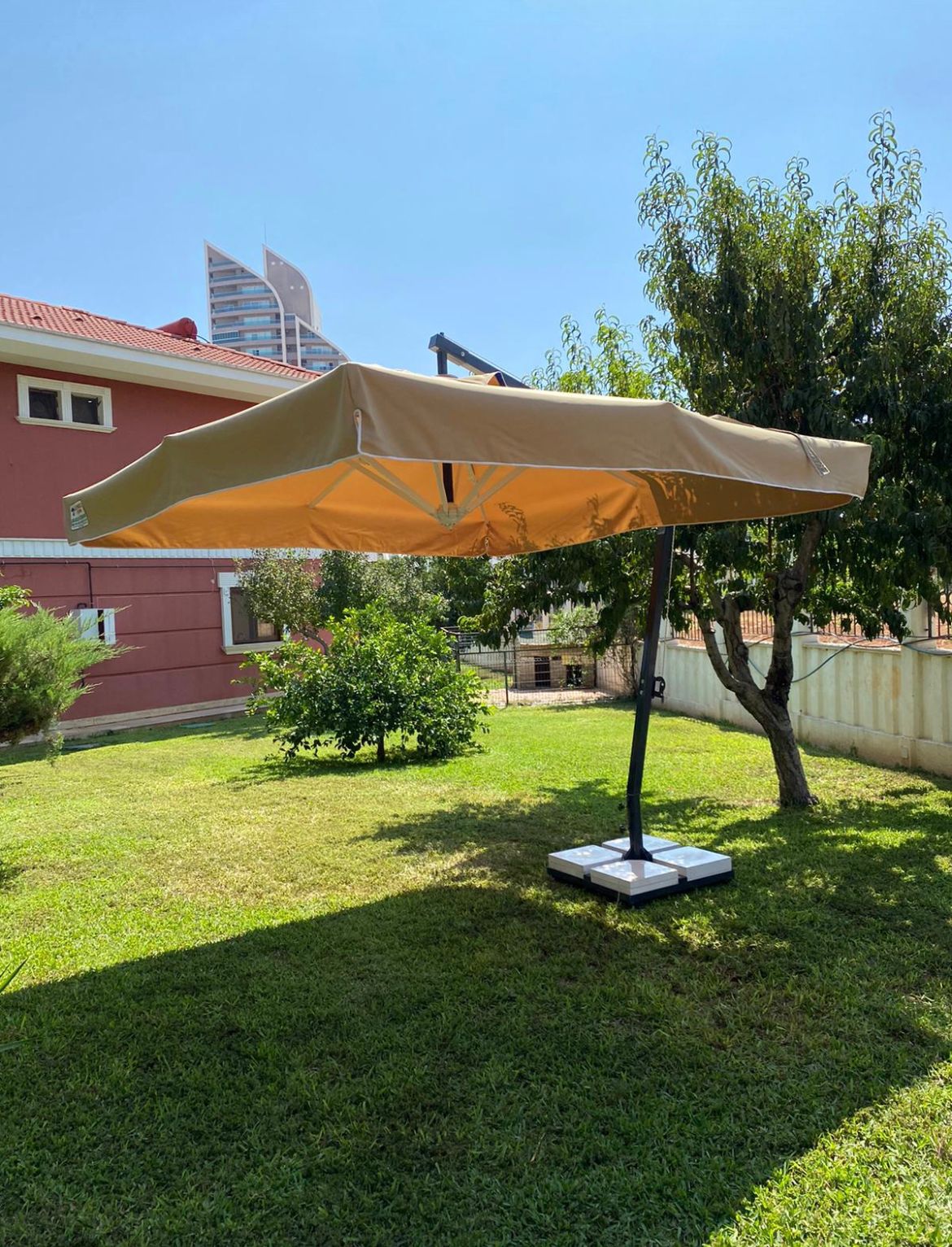 YANDAN ÇIKINTILI ŞEMSİYE YIKANABİLİR AVRUPA KUMAŞ TENTELİ ŞEMSİYE 300*300*300CM ( 1499€ )+KDV