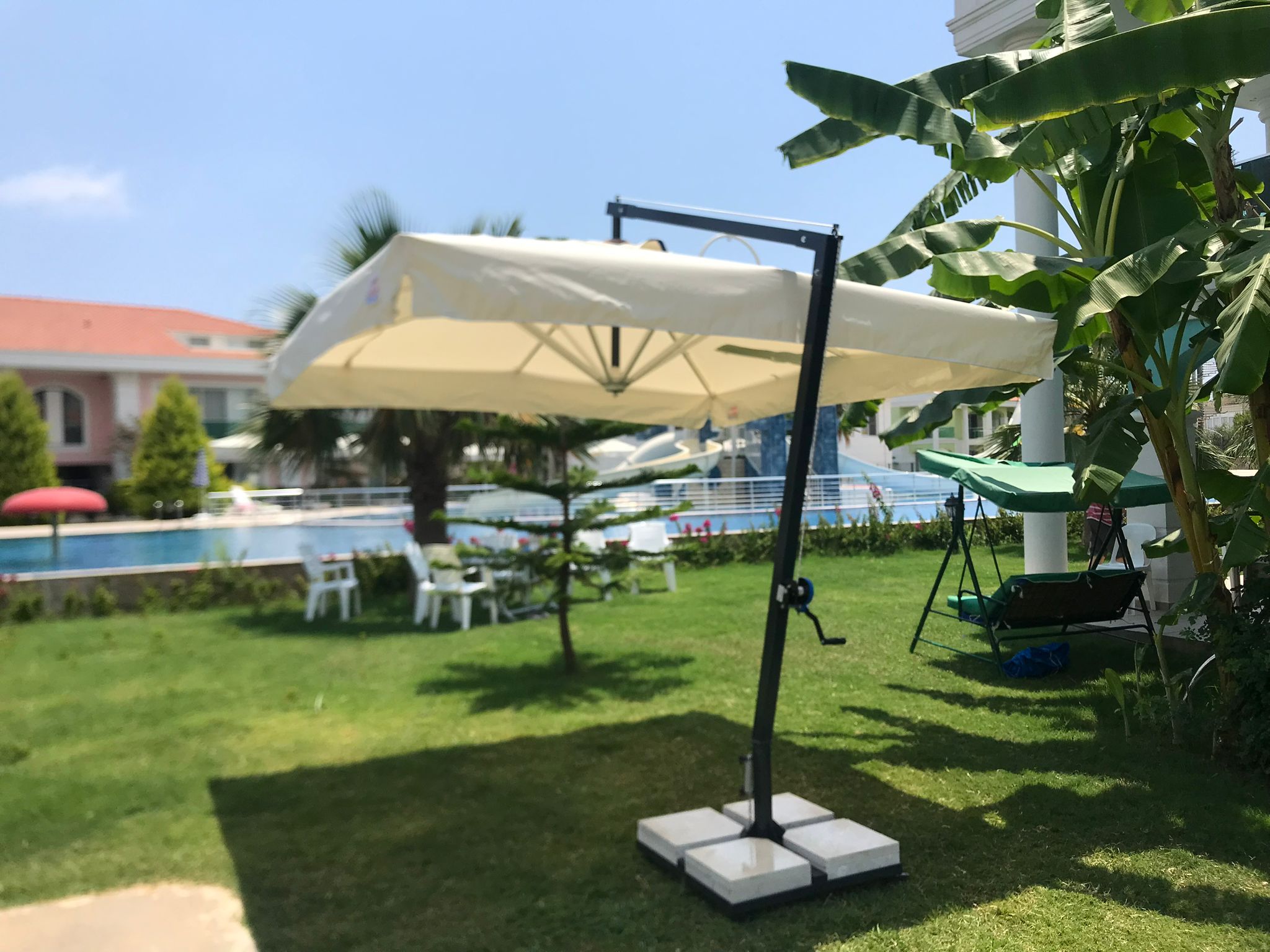 YANDAN ÇIKINTILI ŞEMSİYE YIKANABİLİR AVRUPA KUMAŞ TENTELİ ŞEMSİYE 300*300*300CM ( 1499€ )+KDV