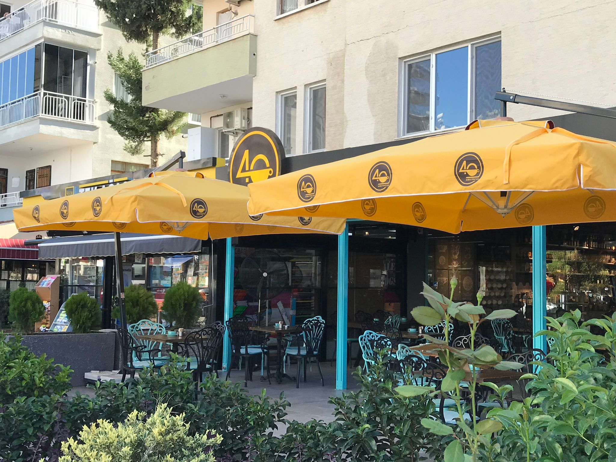 YANDAN ÇIKINTILI ŞEMSİYE YIKANABİLİR AVRUPA KUMAŞ TENTELİ ŞEMSİYE 300*300*300CM ( 1499€ )+KDV