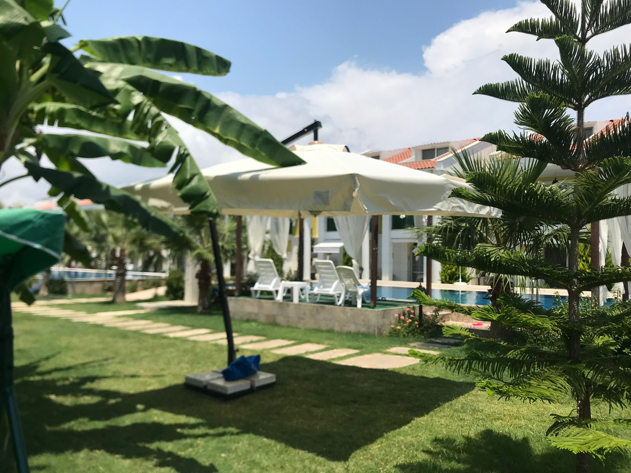 YANDAN ÇIKINTILI ŞEMSİYE YIKANABİLİR AVRUPA KUMAŞ TENTELİ ŞEMSİYE 300*300*300CM ( 1499€ )+KDV