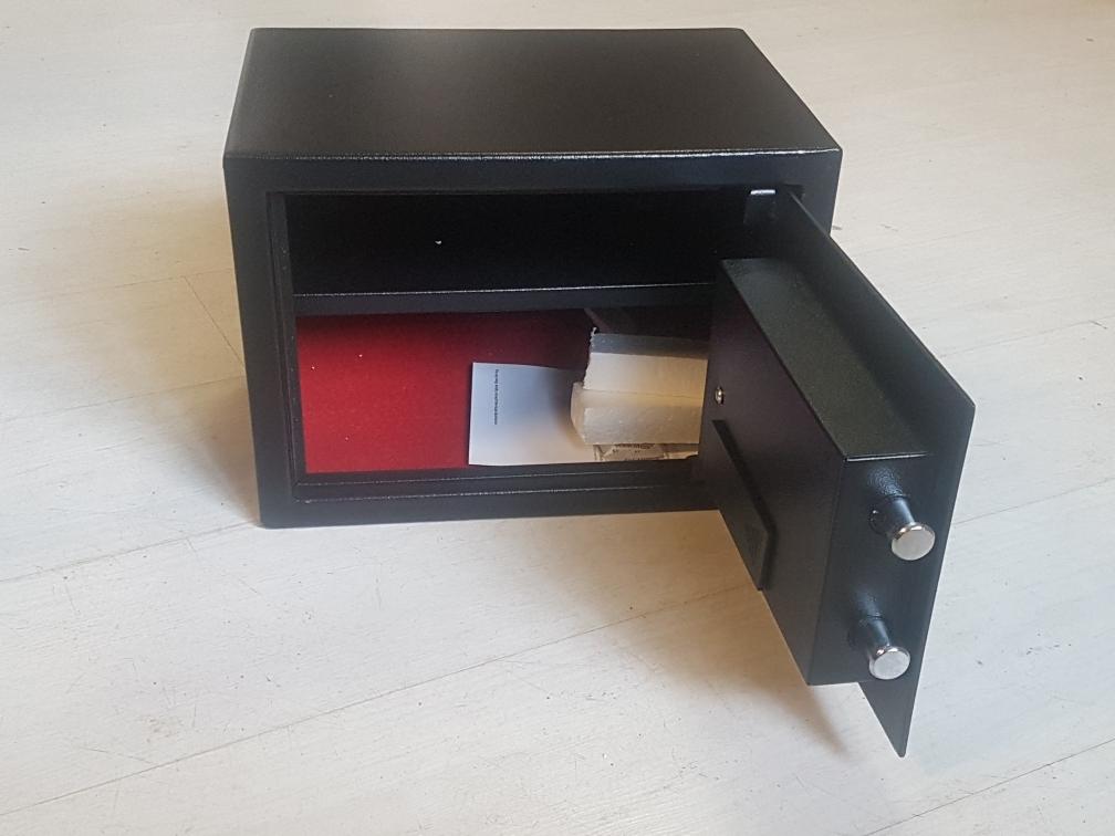 025İEPRB PARMAK İZLİ ÇELİK PARA KASASI 25*35*25CM 10KĞ ( 99€ )