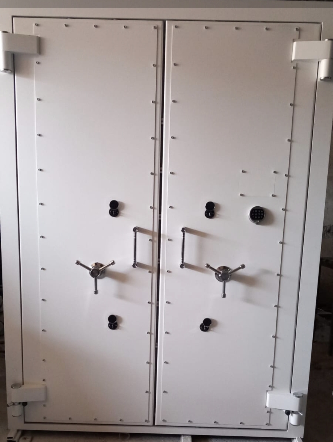 BERÇİMLİ TİP GARDLOP KASA ÇİFTLİ 4 ANAHTARLI 1 ELEKTRONİK ŞİFRELİ ZIRHLI KAPI 213*180*20CM 1TON ( 6999€ )+KDV